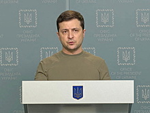 Зеленский опроверг сообщения о намерении покинуть Украину