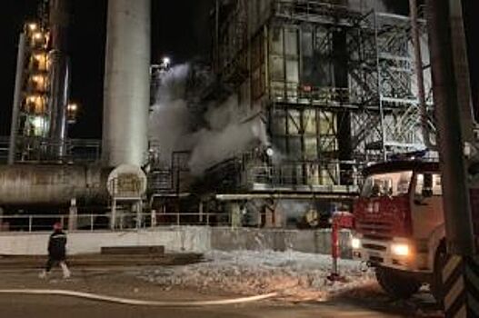 В Уфе потушили пожар на заводе "Башнефти"