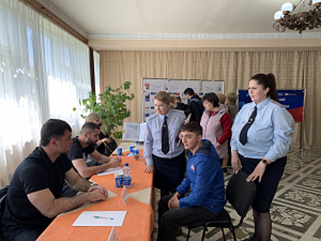 В Северной Осетии полицейские в рамках акции «Твой выбор» проводят профориентационную работу с несовершеннолетними