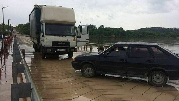 Прокуратура: Проезд по понтонному мосту в Малмыже должен быть бесплатным и свободным