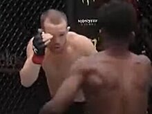 Российского бойца Петра Яна дисквалифицировали в титульном бою UFC