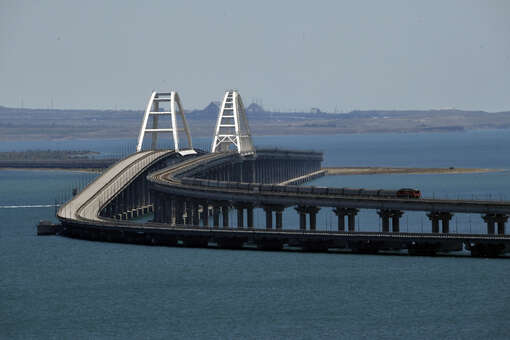На Крымском мосту временно приостановили движение автотранспорта