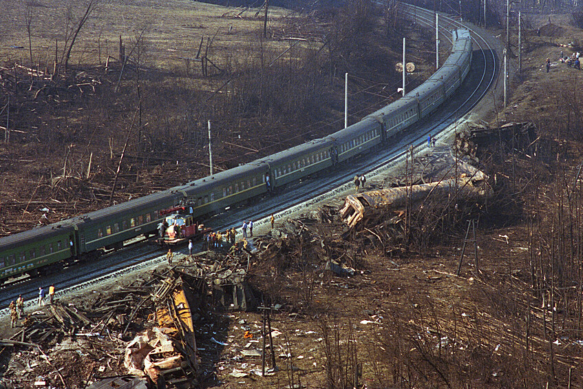 Восстановление движения после крушения двух встречных пассажирских поездов в Челябинской области, июнь 1989 года