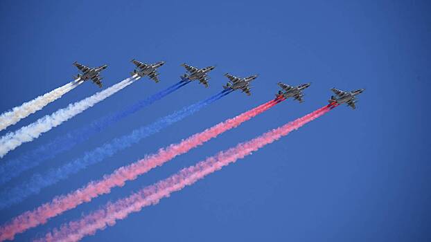 «Царьград»: Французские пилоты раскрасили небо Марселя в цвета российского флага