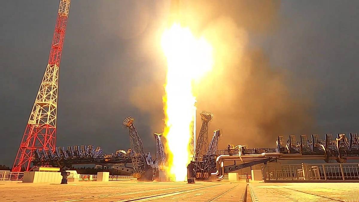 ВКС запустили из Плесецка ракету Союз со спутниками Минобороны