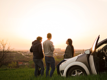 Новосибирец на внедорожнике заехал на газон — администрация добилась компенсации по суду