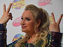 «Прическа – блеск!»: Гулькина появилась на съемках с новой стрижкой каре