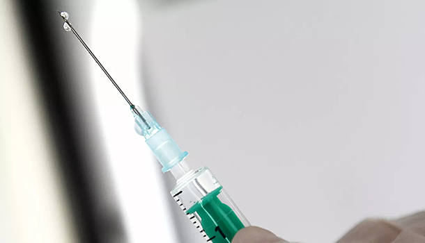 ВИЧ-инфицированные пожаловались на отказы в вакцинации