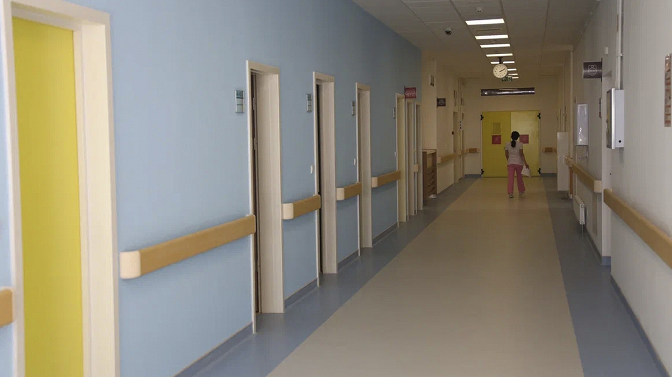 Более 300 тюменцев поздравили маленьких пациентов Областной клинической больницы