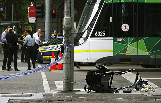Чило жертв наезда автомобиля на толпу в Мельбурне выросло до четырех