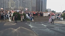 У здания Белтелерадио в Минске собрались протестующие