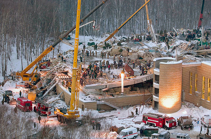 Трансвааль-парк ясенево. Трансвааль-парк ясенево обрушение. Рухнул трансвааль парк ясенево. Трансвааль парке видео. Аквапарк трансвааль трагедия.