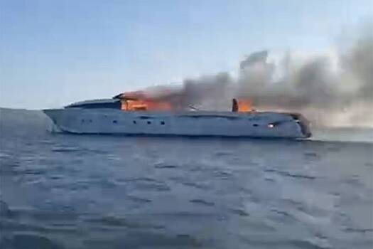 Яхта «Мечта» за миллион долларов загорелась на Волге и попала на видео