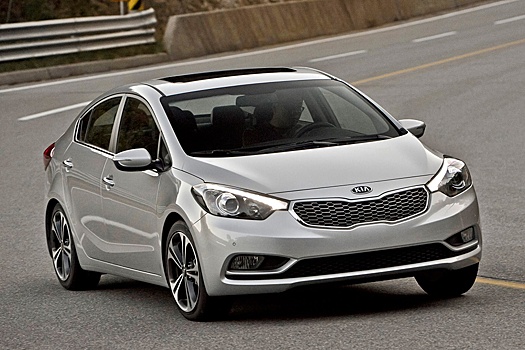 Kia Cerato 2015 года без пробега продают в РФ по цене Lada Vesta