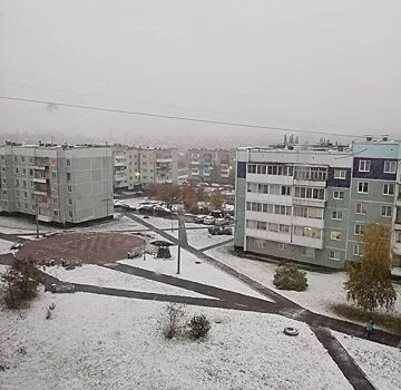 Первый снег выпал в трех регионах Сибири