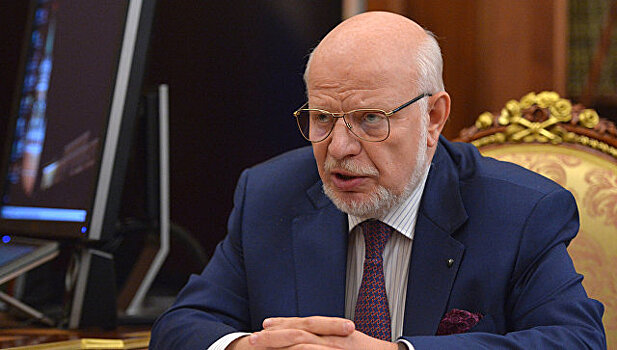 Федотов не стал комментировать слова Навального о помощи в выдаче паспорта