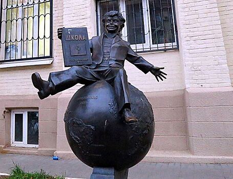 Памятник первокласснику в Ростове претендует на звание самой необычной скульптуры страны