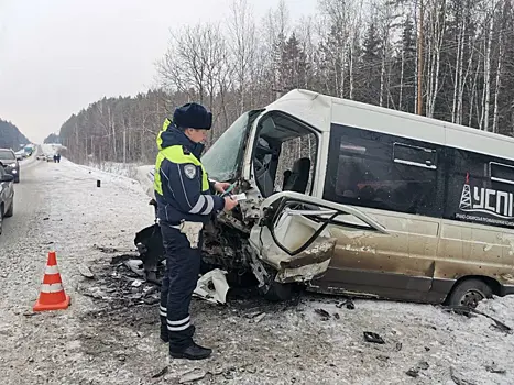 В лобовом ДТП на свердловской трассе погибли два человека