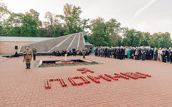 На Скорбященском мемориале Рязани зажгли «Свечи памяти» в час начала Великой Отечественной
