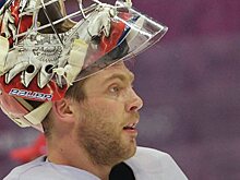 Варламов признан первой звездой в третьем матче НХЛ