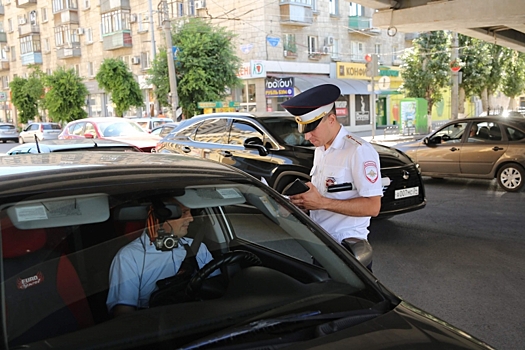 Волгоградские полицейские напомнили водителям о правилах перевозки детей