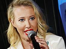 Собчак смутила фанатов нарядом с глубоким декольте