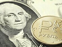 Россияне стали забирать валюту со вкладов
