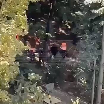 Российские рабочие устроили массовую драку и попали на видео