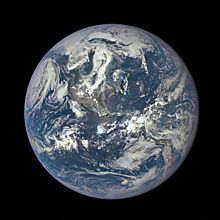 Землю засняли с расстояния 43 млн км