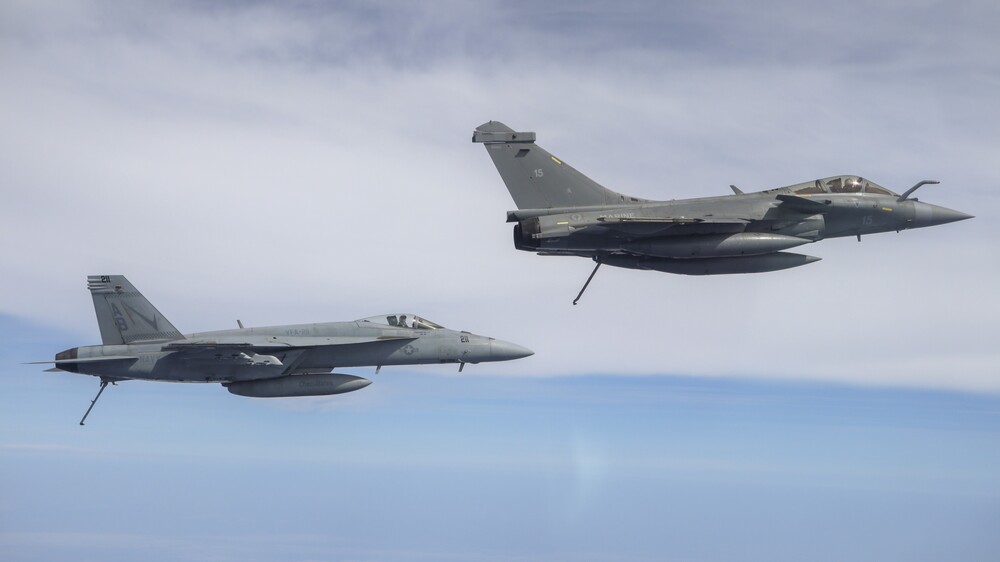 Два военных самолета попали в авиакатастрофу во Франции