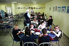 Свыше 87 тысяч новосибирских школьников кормят бесплатными обедами