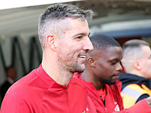 «Спартак» поздравил детей из Центра гематологии и онкологии имени Рогачева. Довбня и Дед Мороз вручили каждому ребенку индивидульный подарок