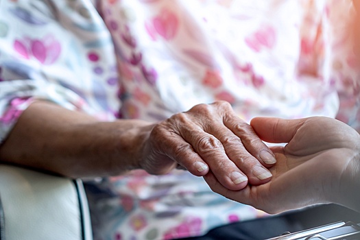 Врач рассказала о простом средстве защиты от болезни Альцгеймера