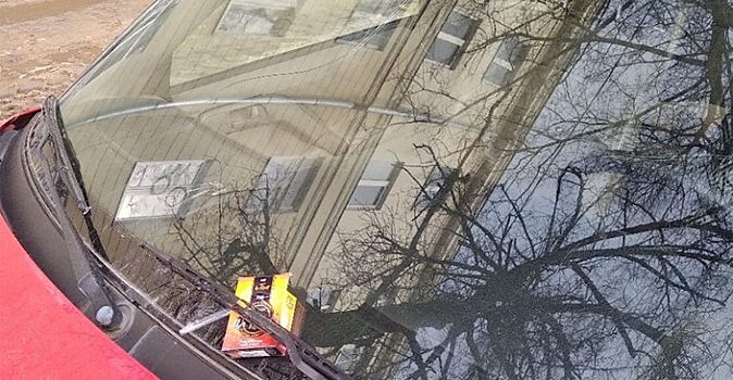 Презерватив под дворник: Новый вид «наказания» для автохамов в Воронеже