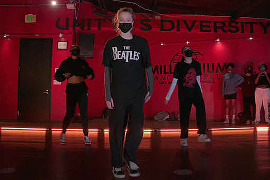 В сети распространились ролики с танцующей Шайло Джоли-Питт