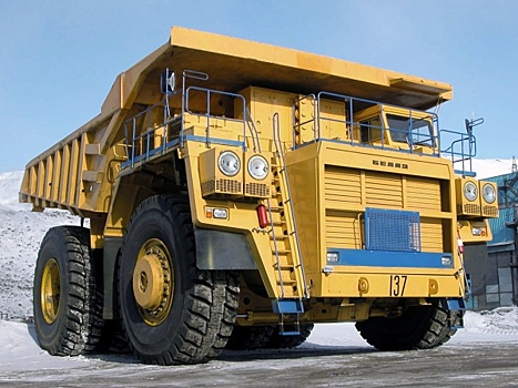 Рабочий погиб при ремонте БелАЗа на руднике в Хакасии