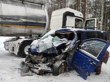 В Кикнурском районе автоледи на «Мерседесе» влетала в «КамАЗ»