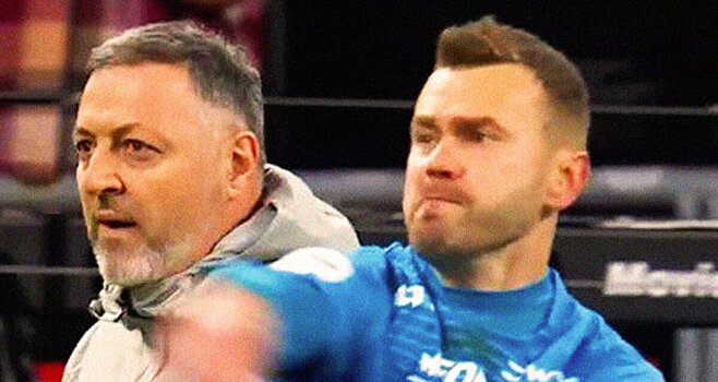 Акинфеев получил травму в дерби ЦСКА – «Спартак» в моменте с голом Ливая. Игорь от злости швырнул перчатку