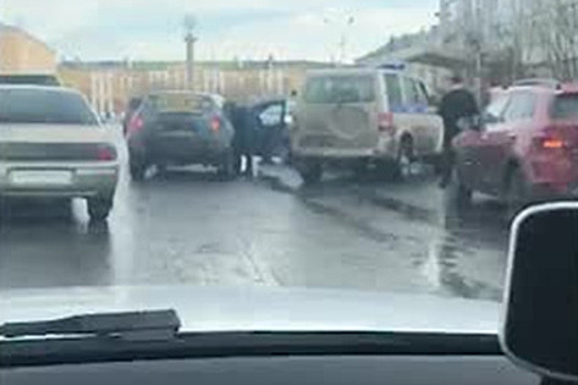 Российский подросток-гонщик устроил часовую полицейскую погоню и попал на видео