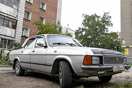 В России начались торги за ГАЗ-3102 "Волга" по бросовой цене