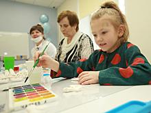 Мастер-класс по созданию поздравительной открытки провели в Семейном центре «Берегиня»