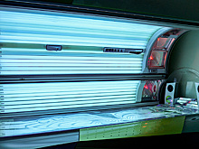 Девушка пыталась вылечить экзему с помощью загара и заболела раком кожи