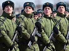 В Госдуме предложили повысить оклад срочникам до одного МРОТ