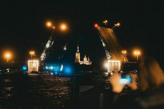 Звуковое шоу «Поющие мосты» в Петербурге посвятят Дню России