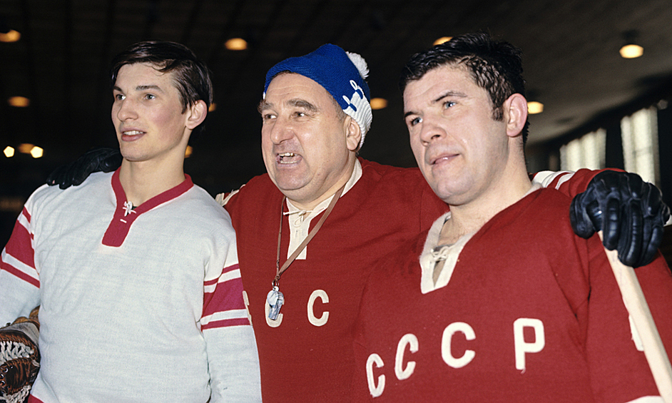  После Второй мировой войны, когда Анатолий Тарасов уже был тренером, перед ним встала нелегкая задача - возродить советский хоккей. 