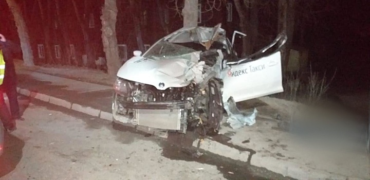 Водитель такси погиб в аварии в Первомайском районе