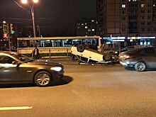 «Нексия» стала причиной массового ДТП в Петербурге