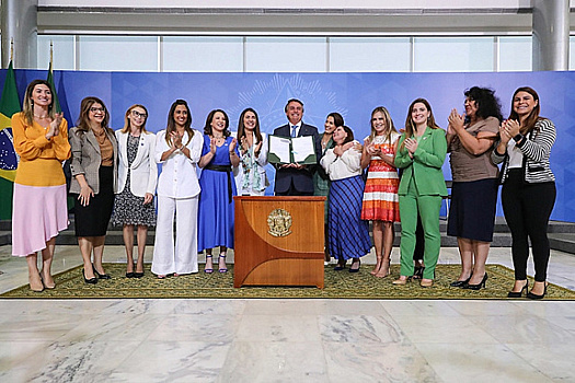 Власти Бразилии вводит меры по стимулированию труда женщин и молодежи