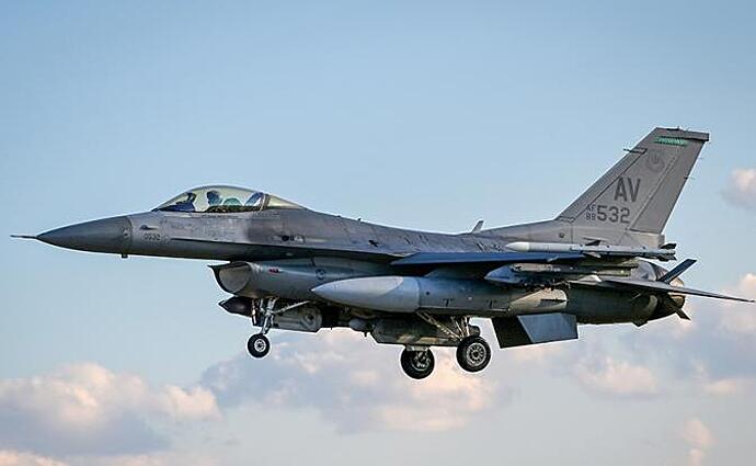 Сириль де Латтр: F-16 я бы украинцам не доверил. Пусть летают канадцы и американцы из ЧВК