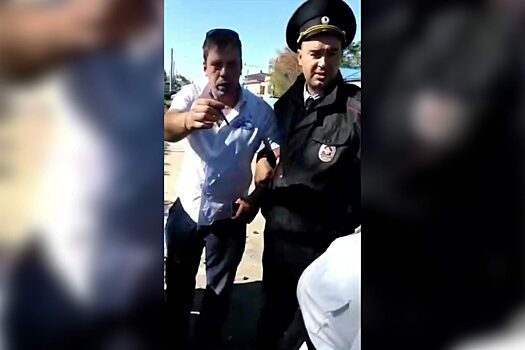 В Кропоткине задержали водителя автобуса за отказ подписать протокол ручкой со стираемыми чернилами